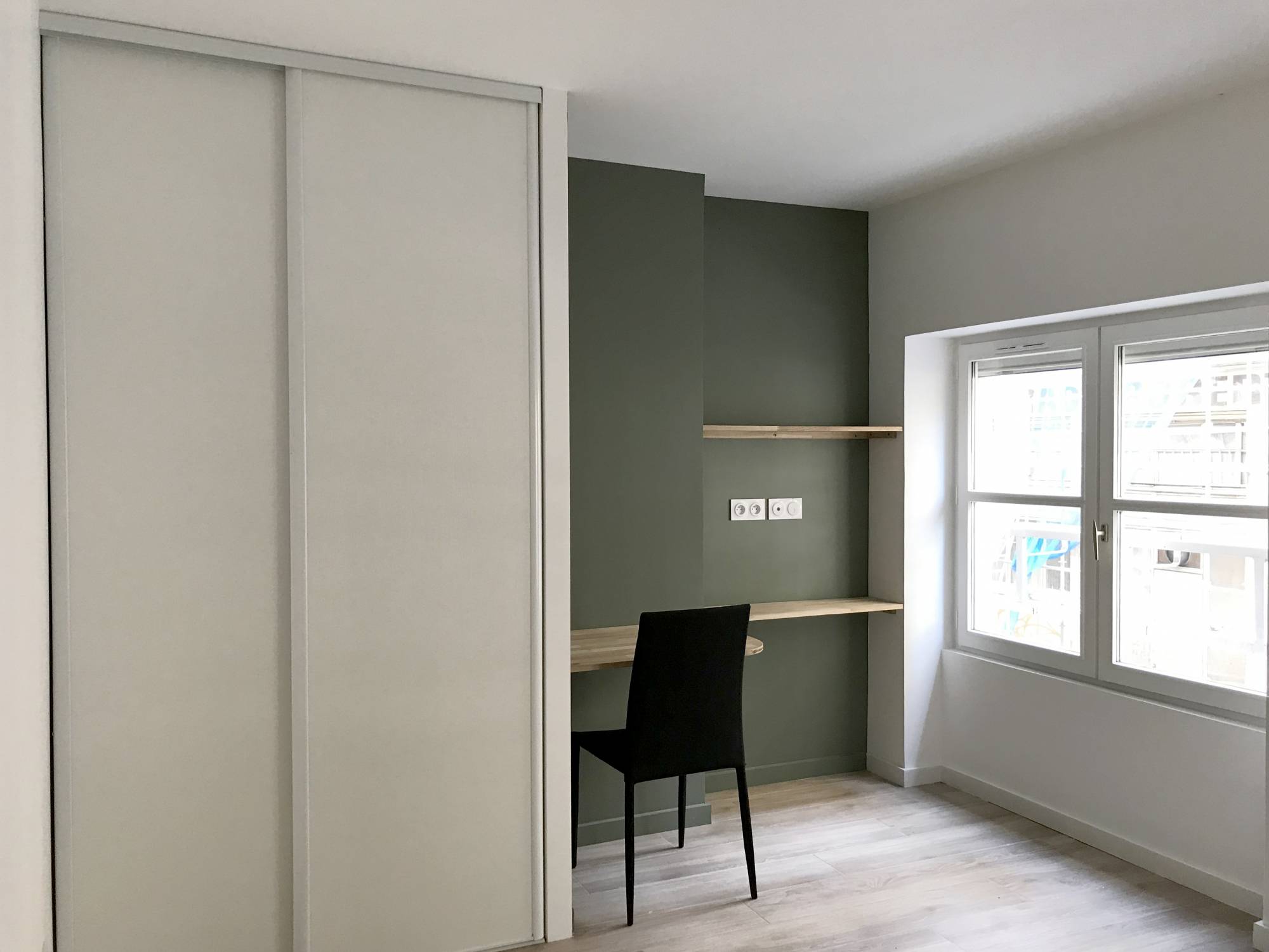 Placard et bureau chambre