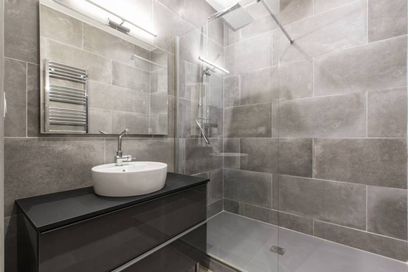 Côté rue : Salle d'eau