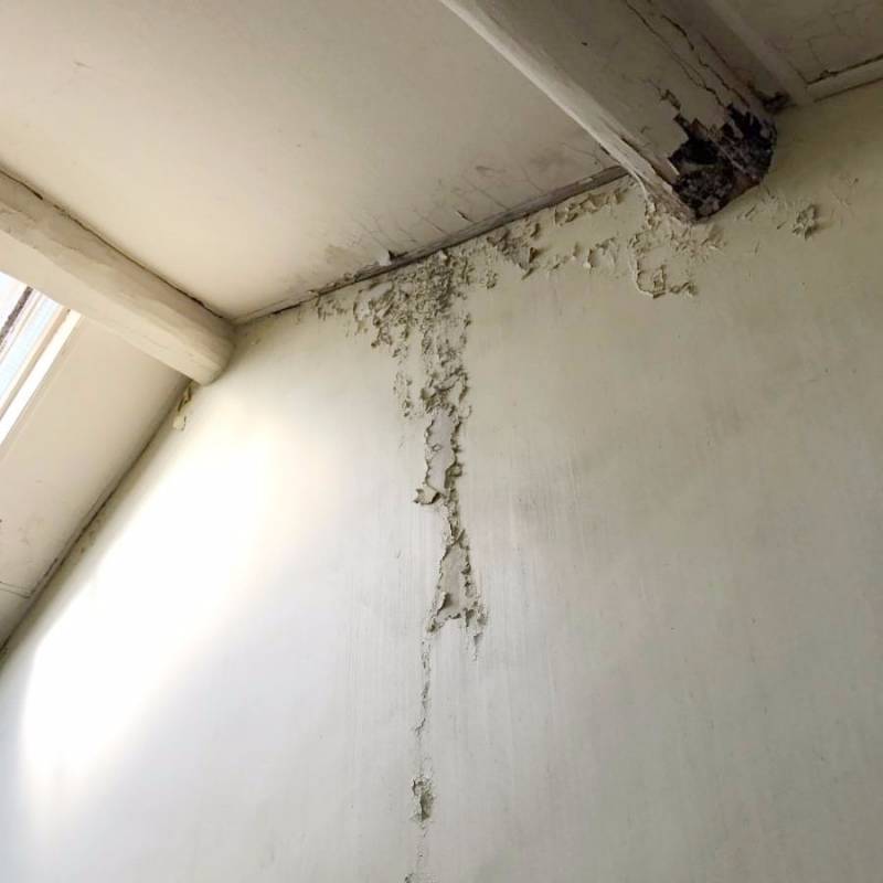 Réalisation de ratissage sur murs abîmés quartier Croix Rousse