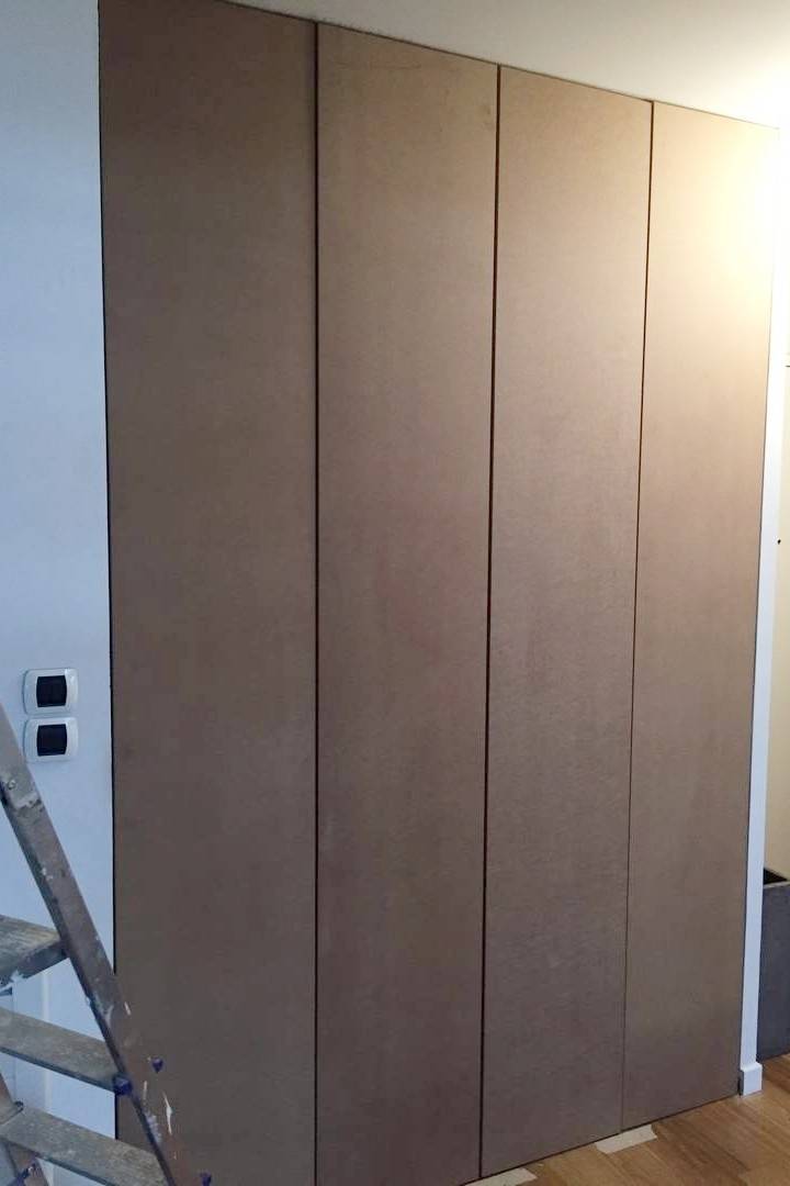Installation de porte de placard sur mesure
