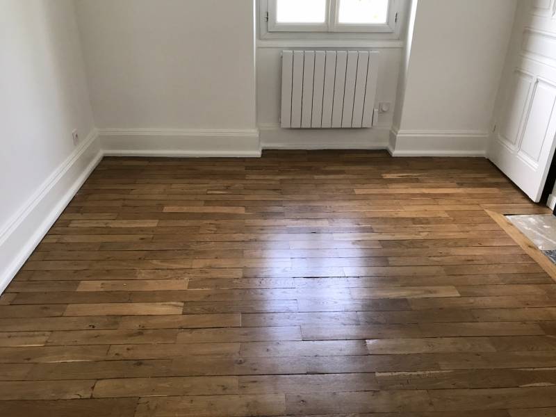 Ponçage et vitrification du parquet à Lyon