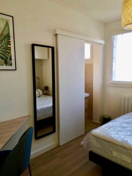 Chambre 2 + Salle d'eau