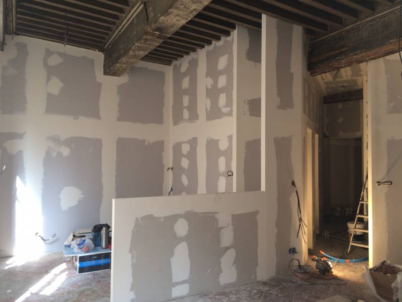 Côté rue : réalisation des bandes à joint