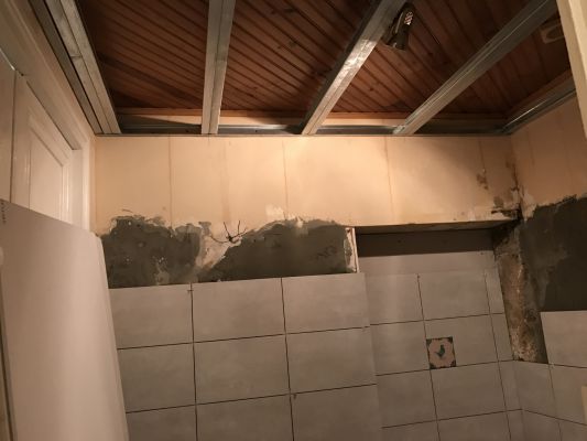 Installation des rails pour le faux plafond