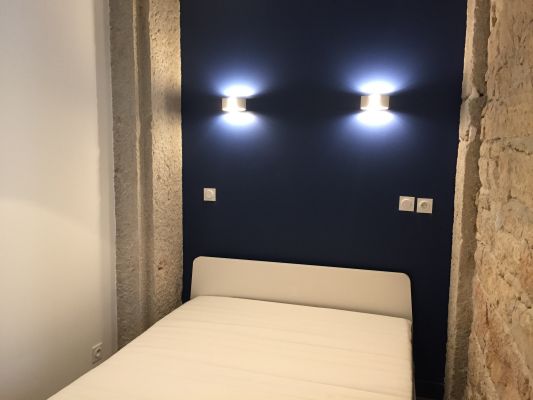 Pierres apparentes dans une chambre