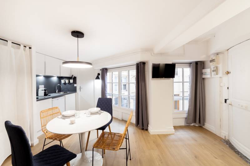 Pièce de vie lumineuse